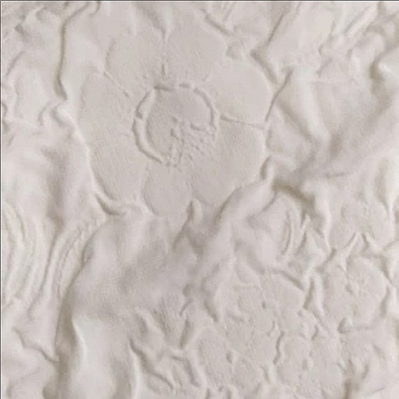 White Gorgeous Tea-Length Bridal dress - Picture 9 of 9